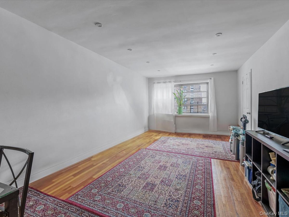 #3 photo, 94-31 59 Avenue, Elmhurst , NY 11373