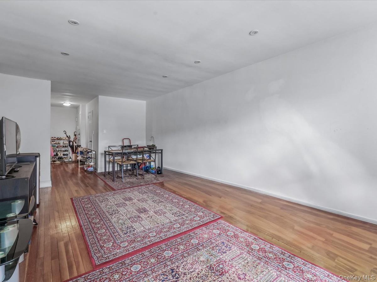 #4 photo, 94-31 59 Avenue, Elmhurst , NY 11373