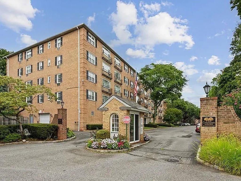 #1 photo, 1 Consulate Drive, Tuckahoe , NY 10707