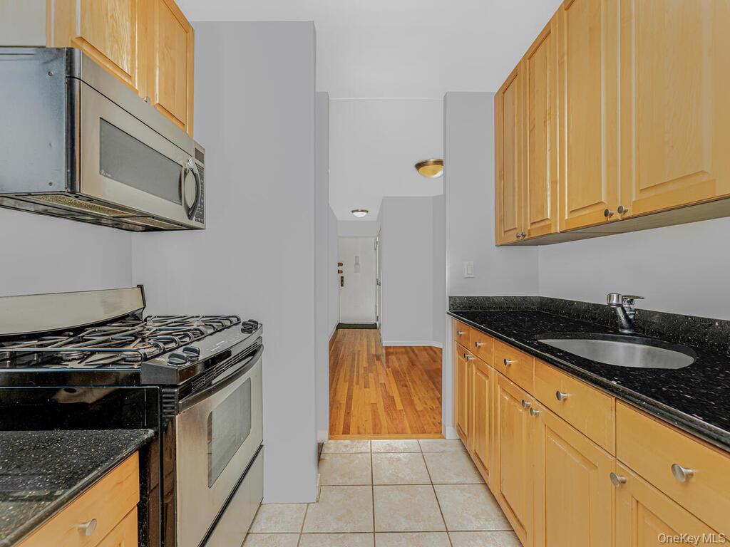 #8 photo, 525 W 236th Street, Bronx , NY 10463