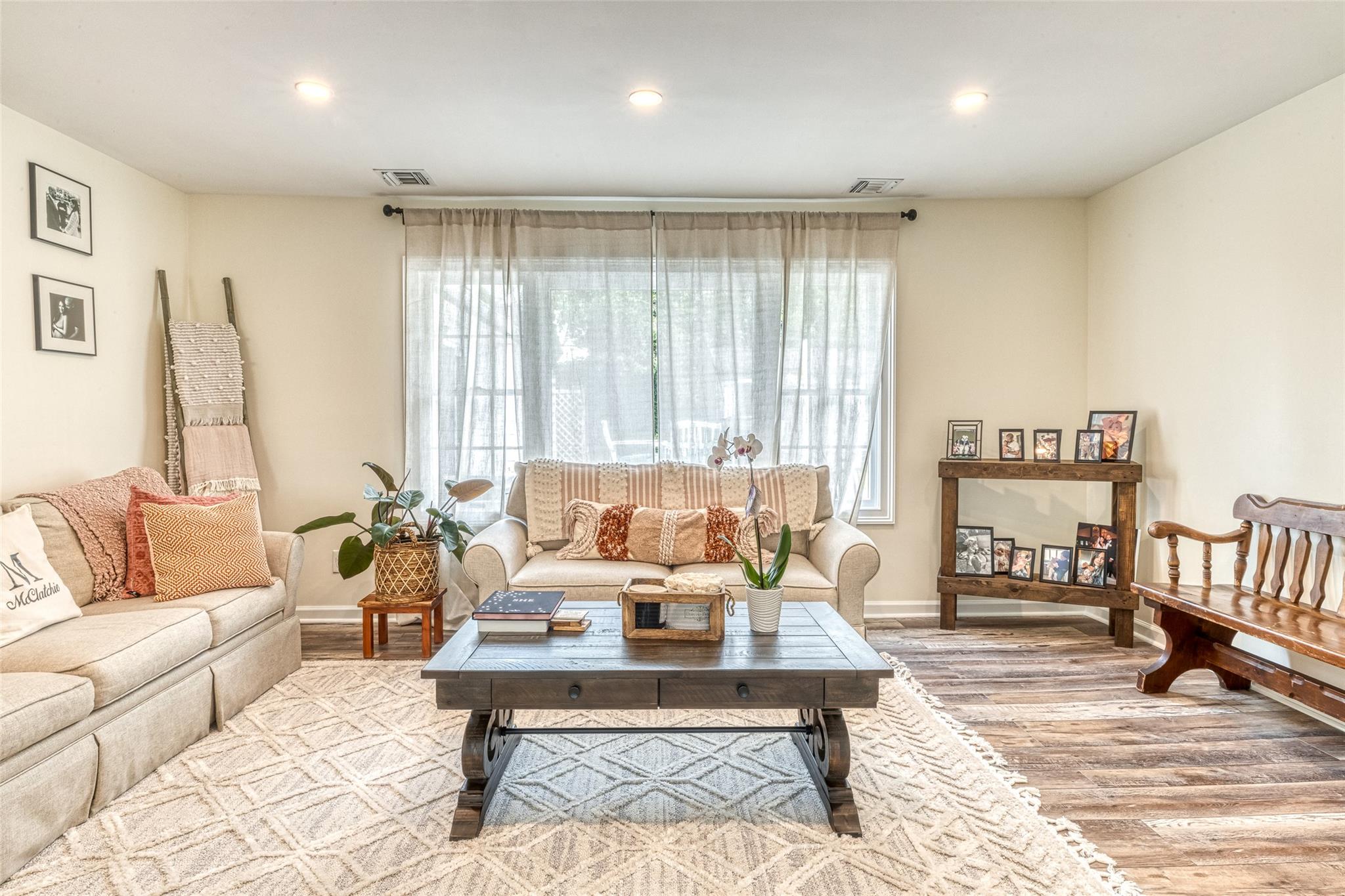 #4 photo, 2053 Stuyvesant Avenue, East Meadow , NY 11554