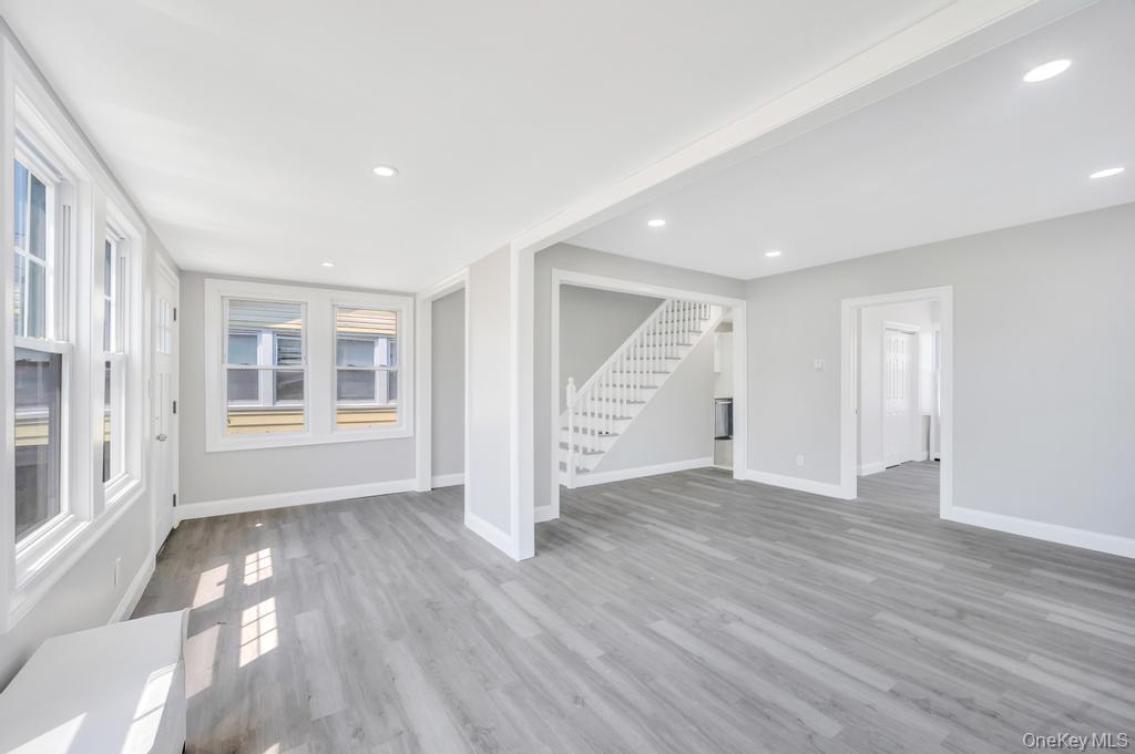 #5 photo, 272 N Columbus Avenue, नासाउ काउंटी Freeport , NY 11520