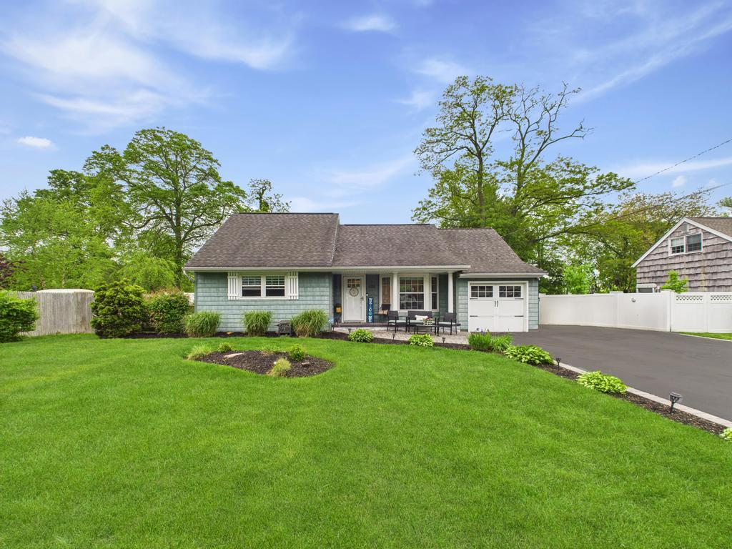 #1 photo, 127 Connetquot Road, 東長島 Oakdale , NY 11769