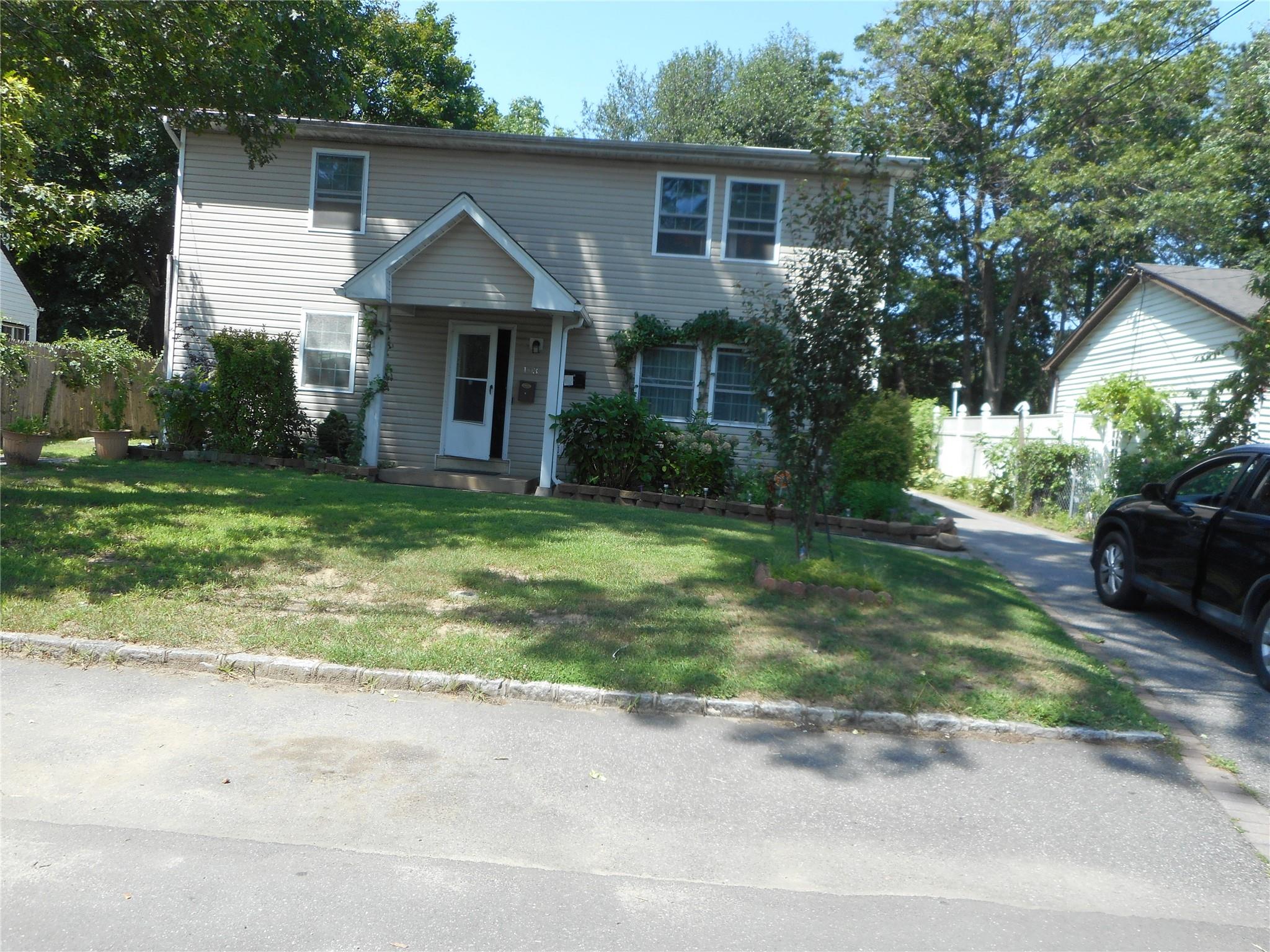 #2 photo, 193 Parkway Boulevard, Wyandanch , NY 11798