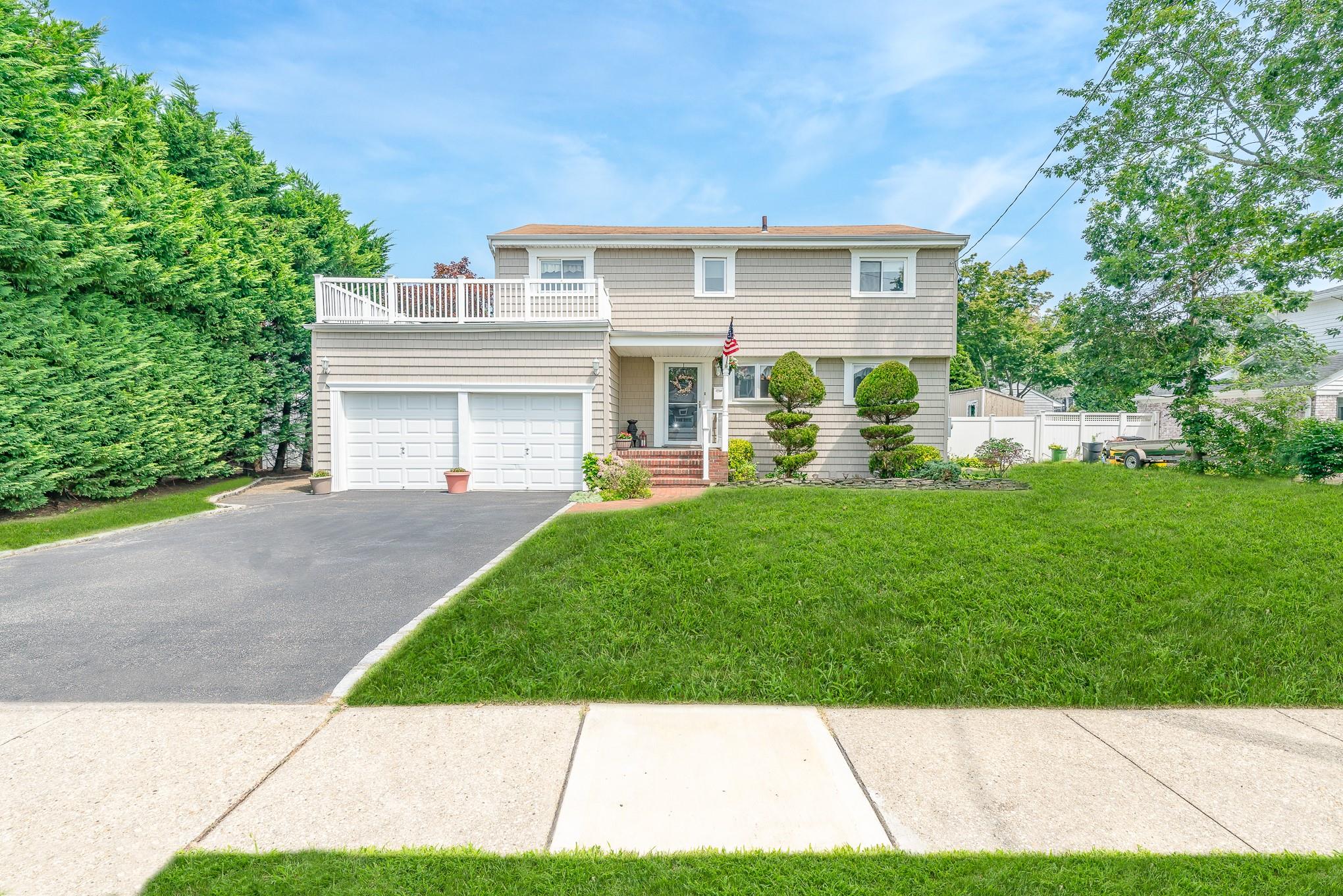 #1 photo, 49 Iroquois Street, 長島 Massapequa , NY 11758