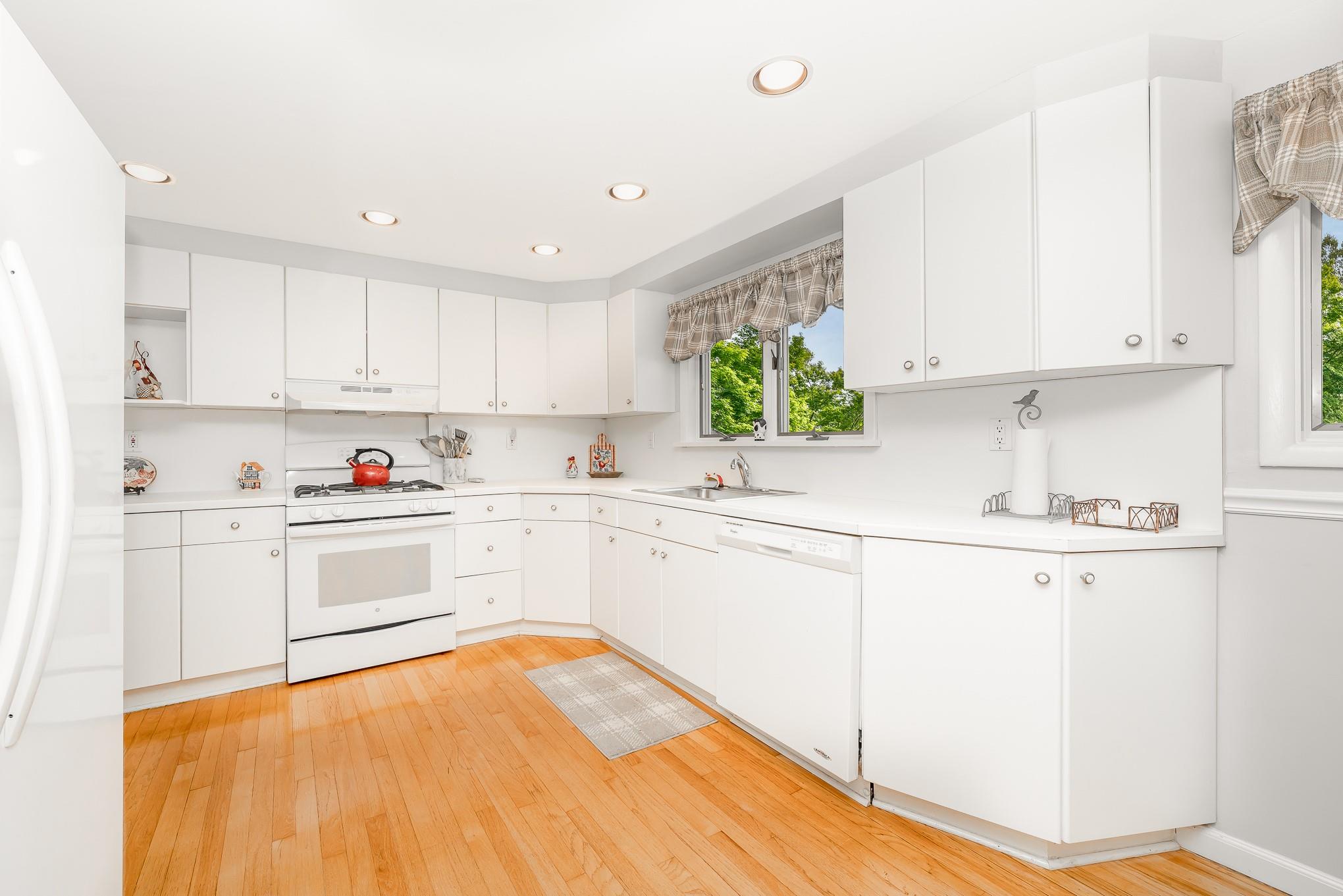 #5 photo, 49 Iroquois Street, 長島 Massapequa , NY 11758