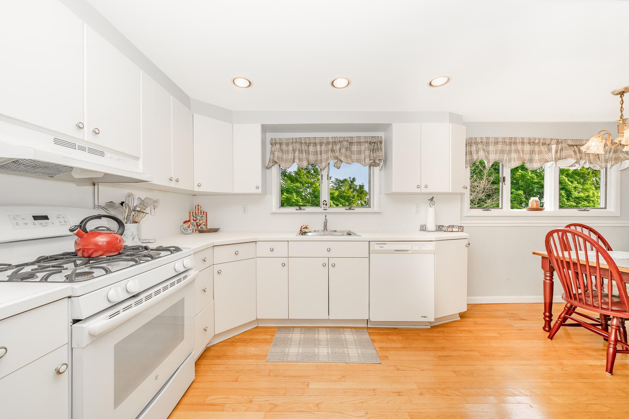 #6 photo, 49 Iroquois Street, 長島 Massapequa , NY 11758