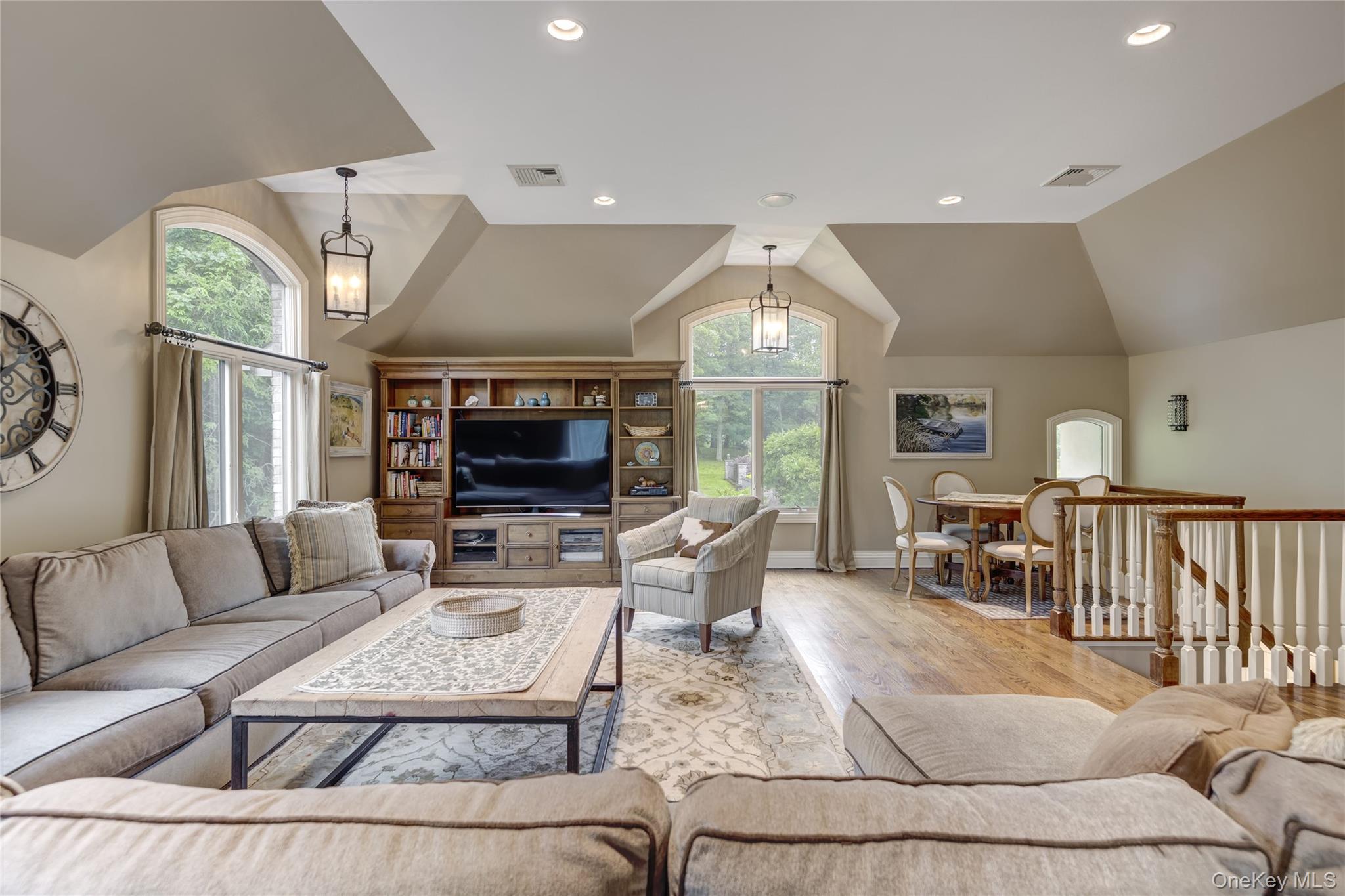 #20 photo, 527 Split Rock Road, Syosset , NY 11791