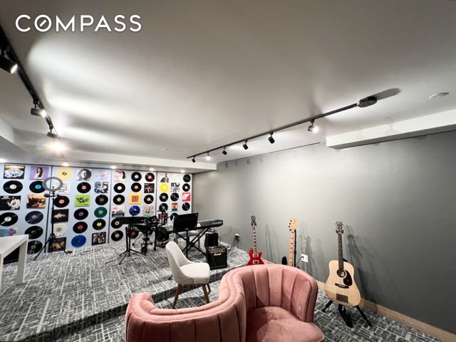 #19 photo, Long Island City, Long Island City , NY 11109