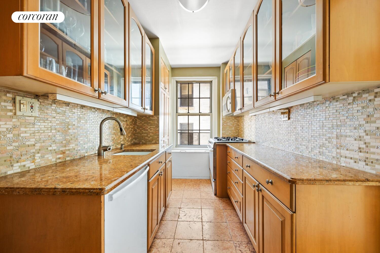 #8 photo, 639 W END Avenue, マンハッタン Upper West Side , NY 10024