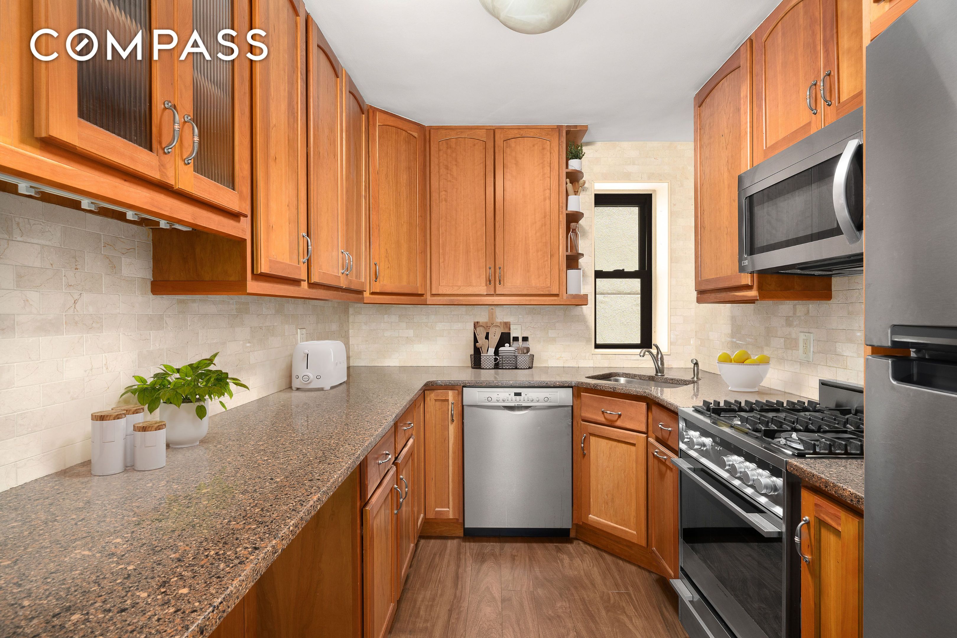 #5 photo, 250 W 16th Street, Chelsea , NY 10011