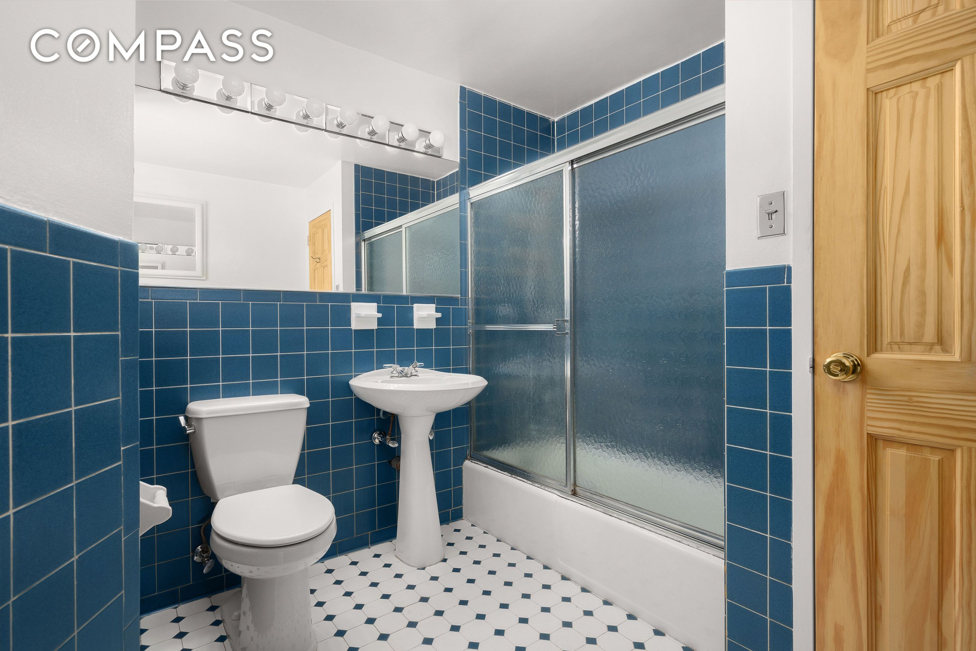 #7 photo, 250 W 16th Street, Chelsea , NY 10011