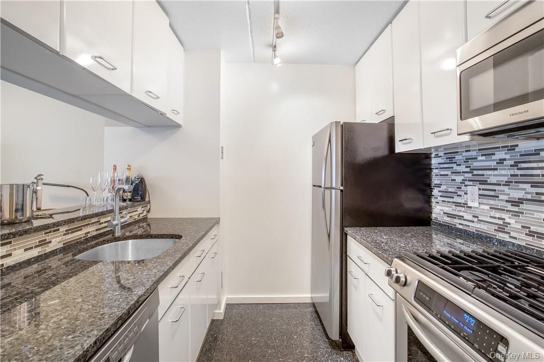 #3 photo, 4 Martine Avenue, White Plains , NY 10606