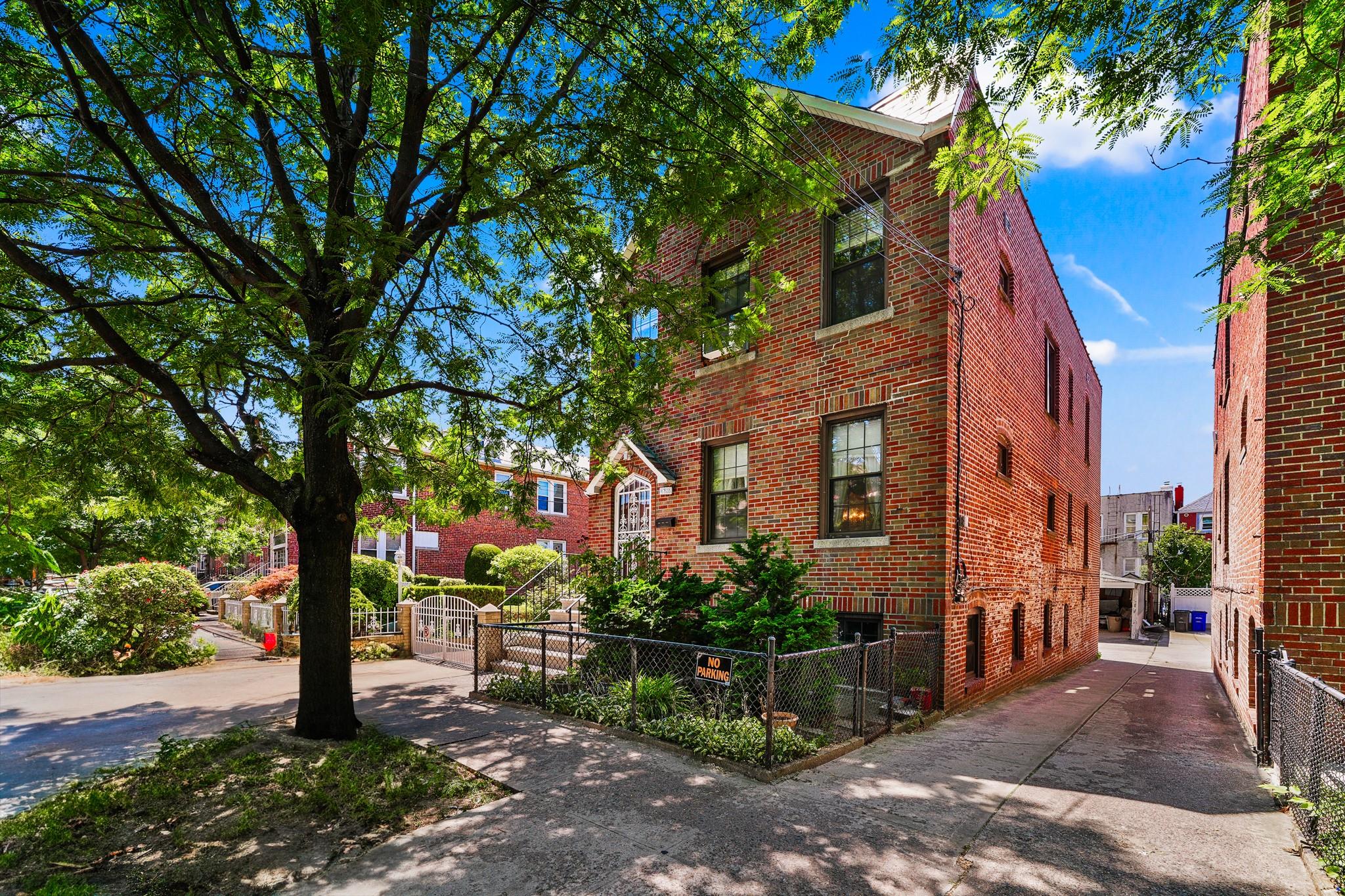 #1 photo, 1725 Paulding Avenue, Bronx , NY 10462