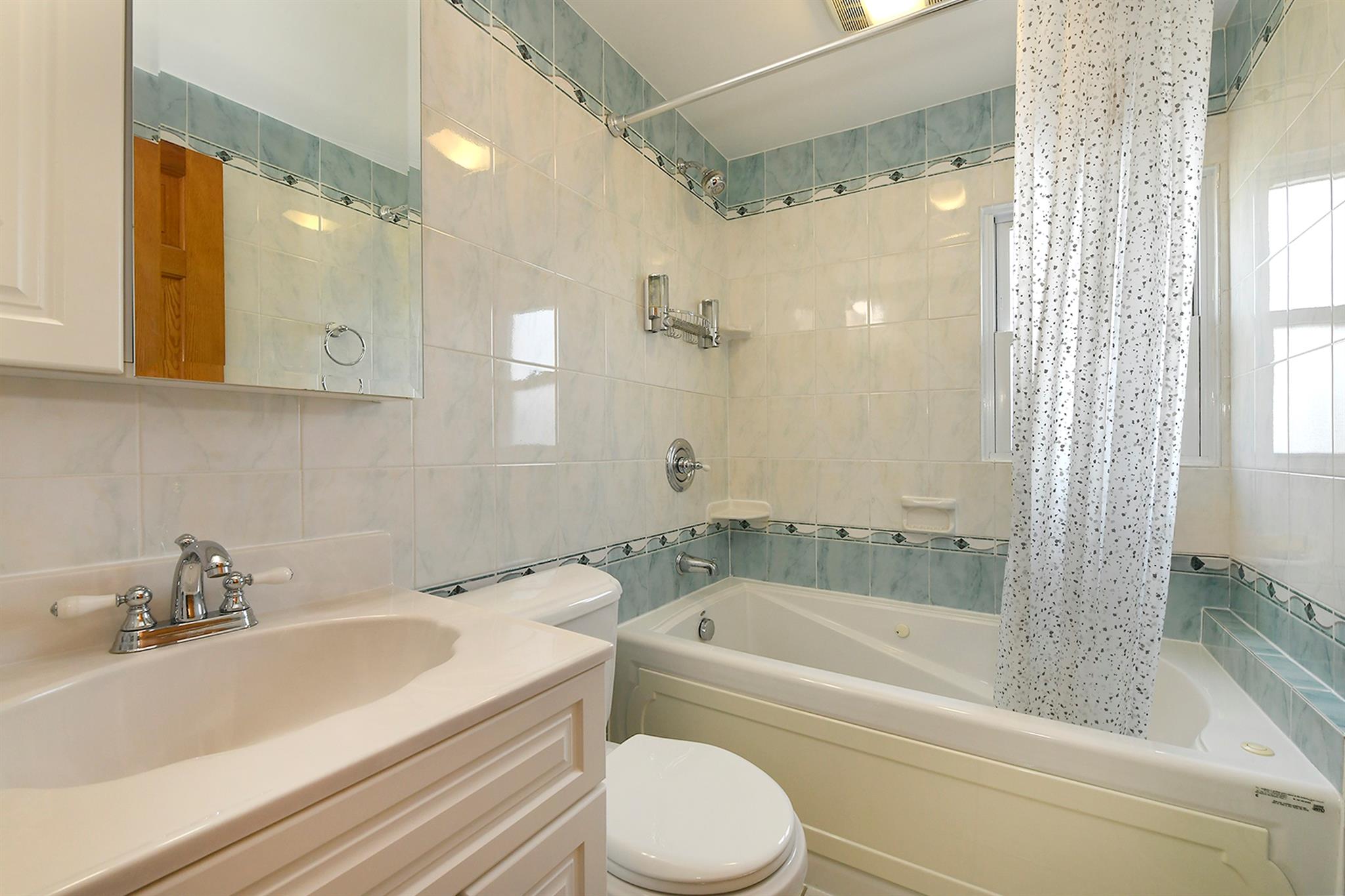 #15 photo, 859 Brent Drive, ناسو Wantagh , NY 11793