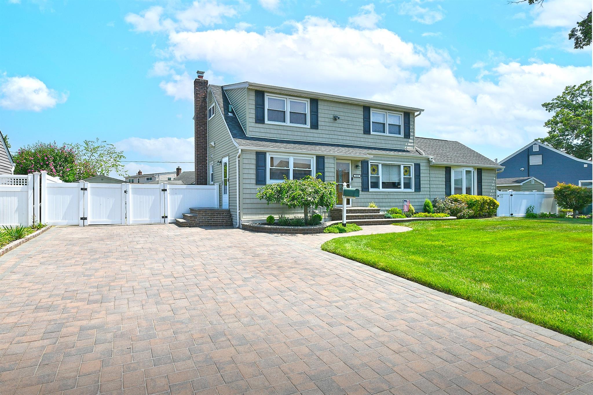 #2 photo, 859 Brent Drive, ناسو Wantagh , NY 11793