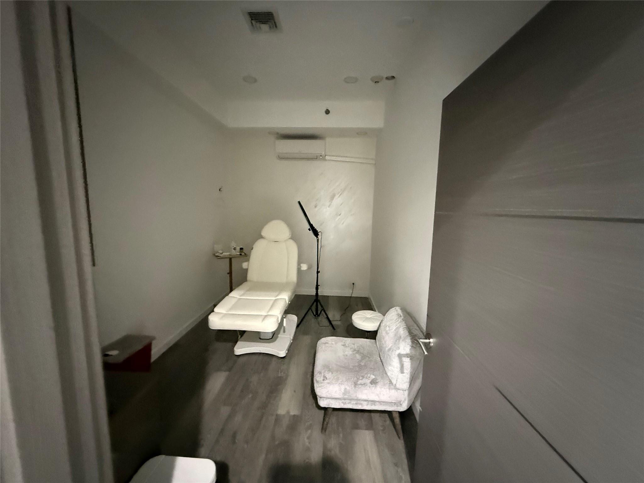 #10 photo, 266 Main Street, サフォーク郡 Huntington , NY 11743