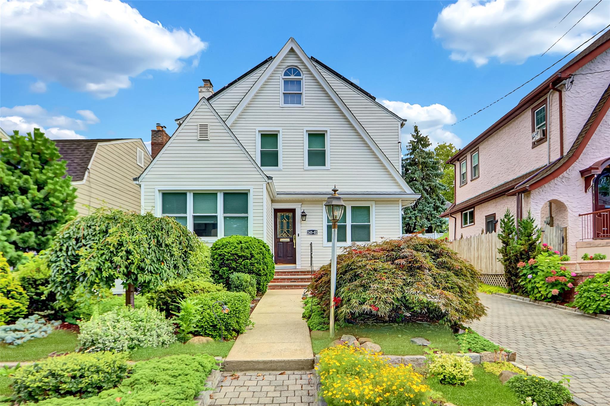 #1 photo, 24502 Thornhill Avenue, 皇后区 小颈 Little Neck , NY 11362