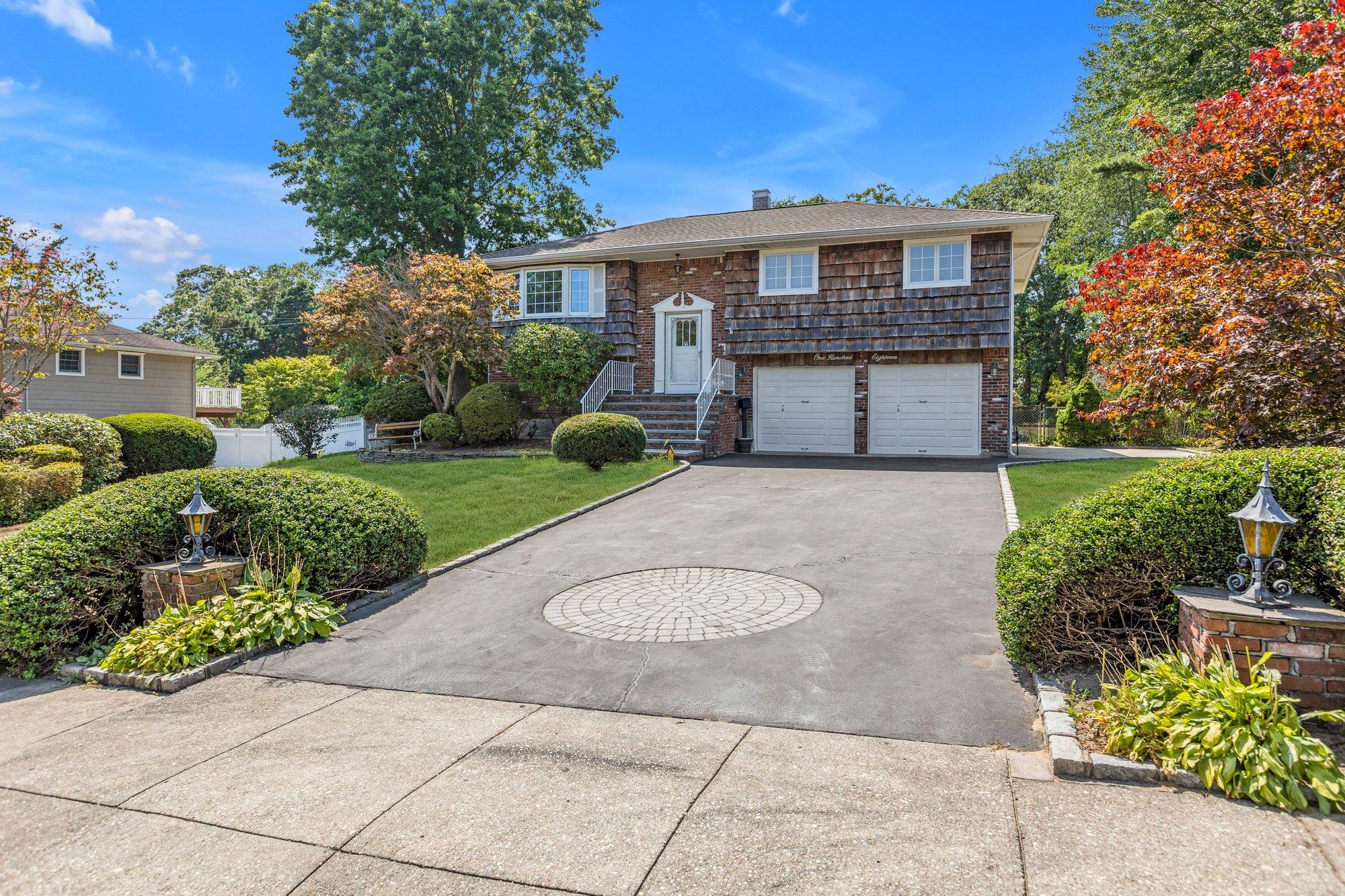 #1 photo, 118 Yale Avenue, Oakdale , NY 11769