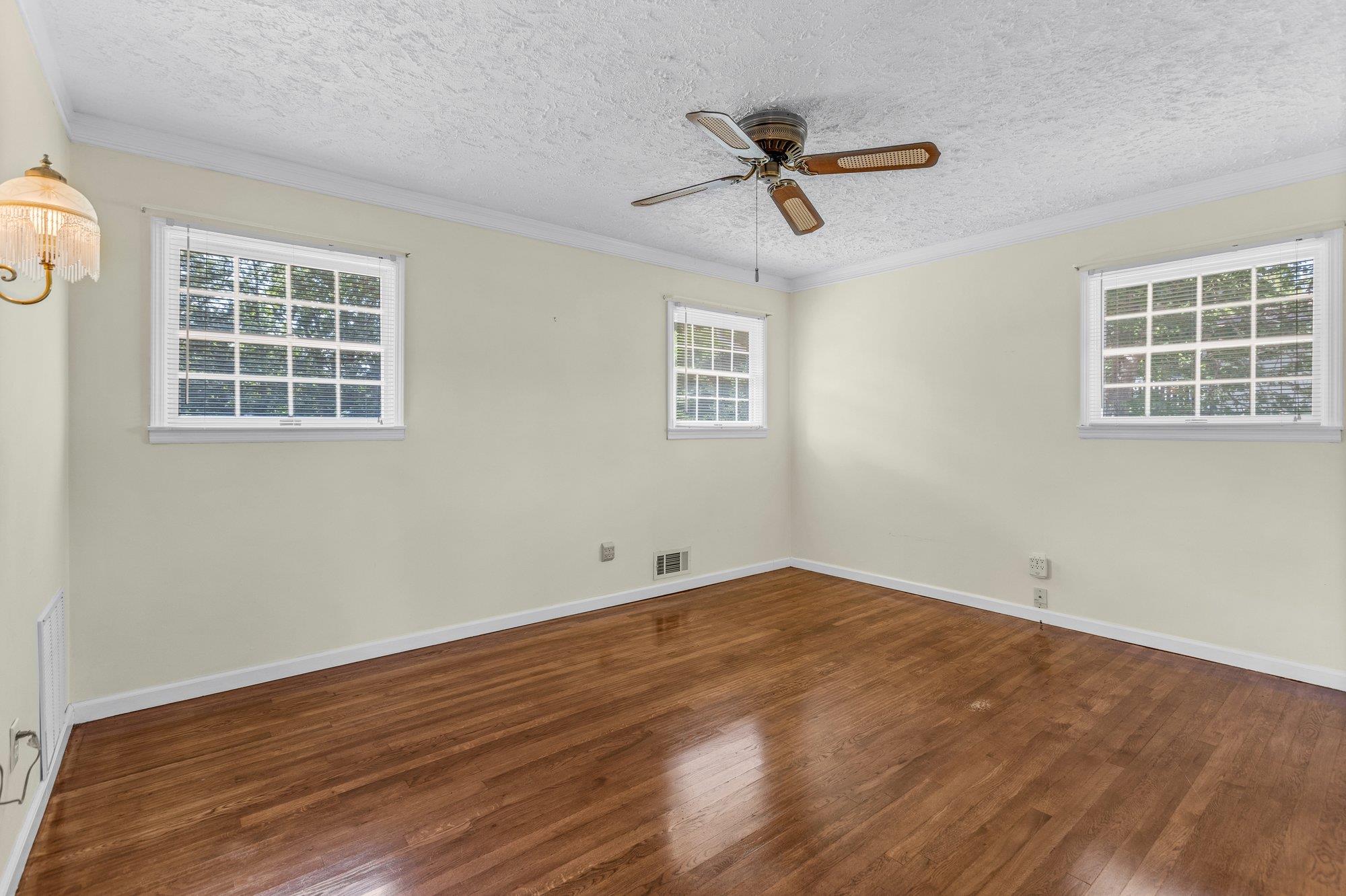 #10 photo, 118 Yale Avenue, Oakdale , NY 11769