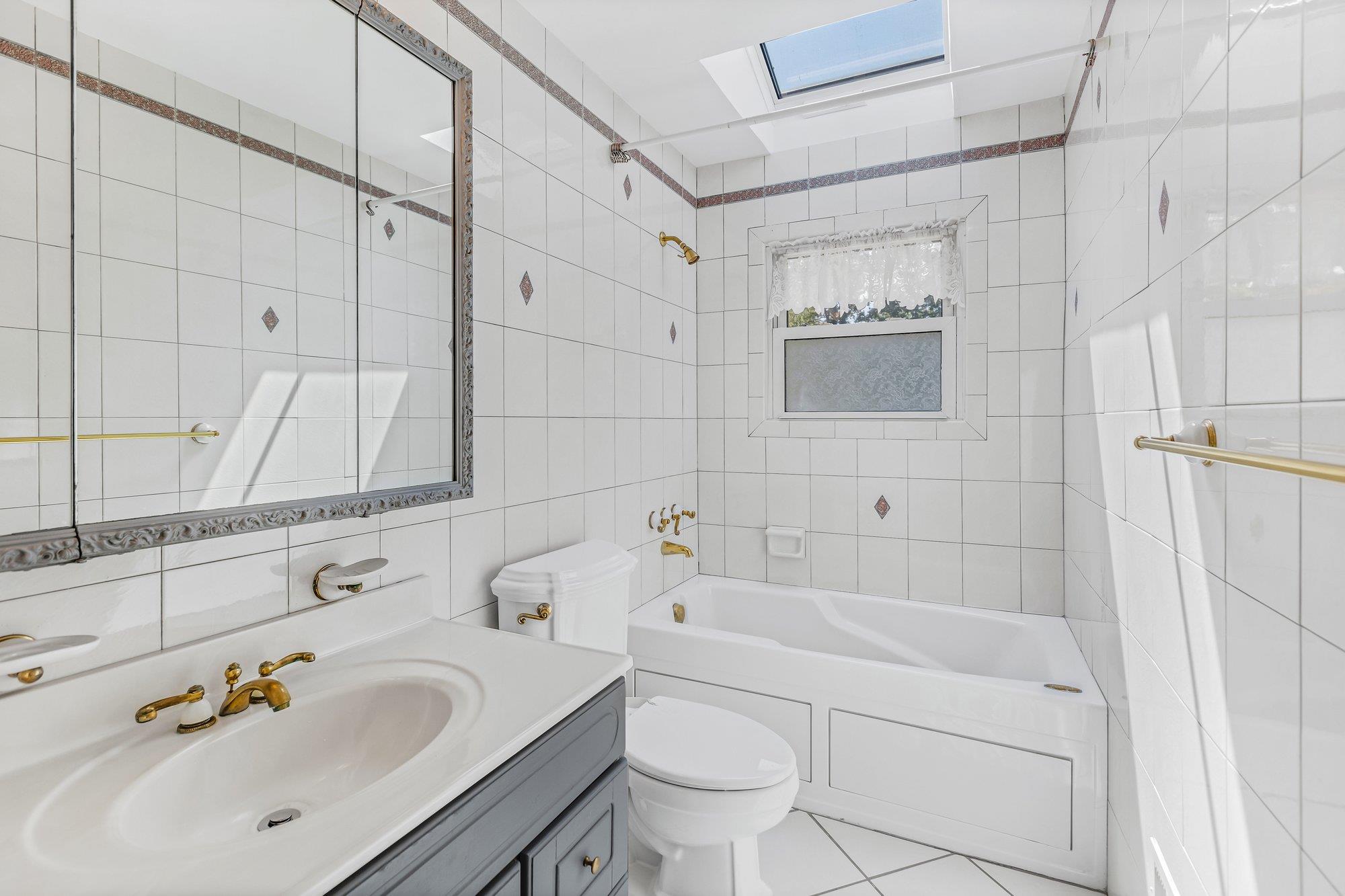 #11 photo, 118 Yale Avenue, Oakdale , NY 11769