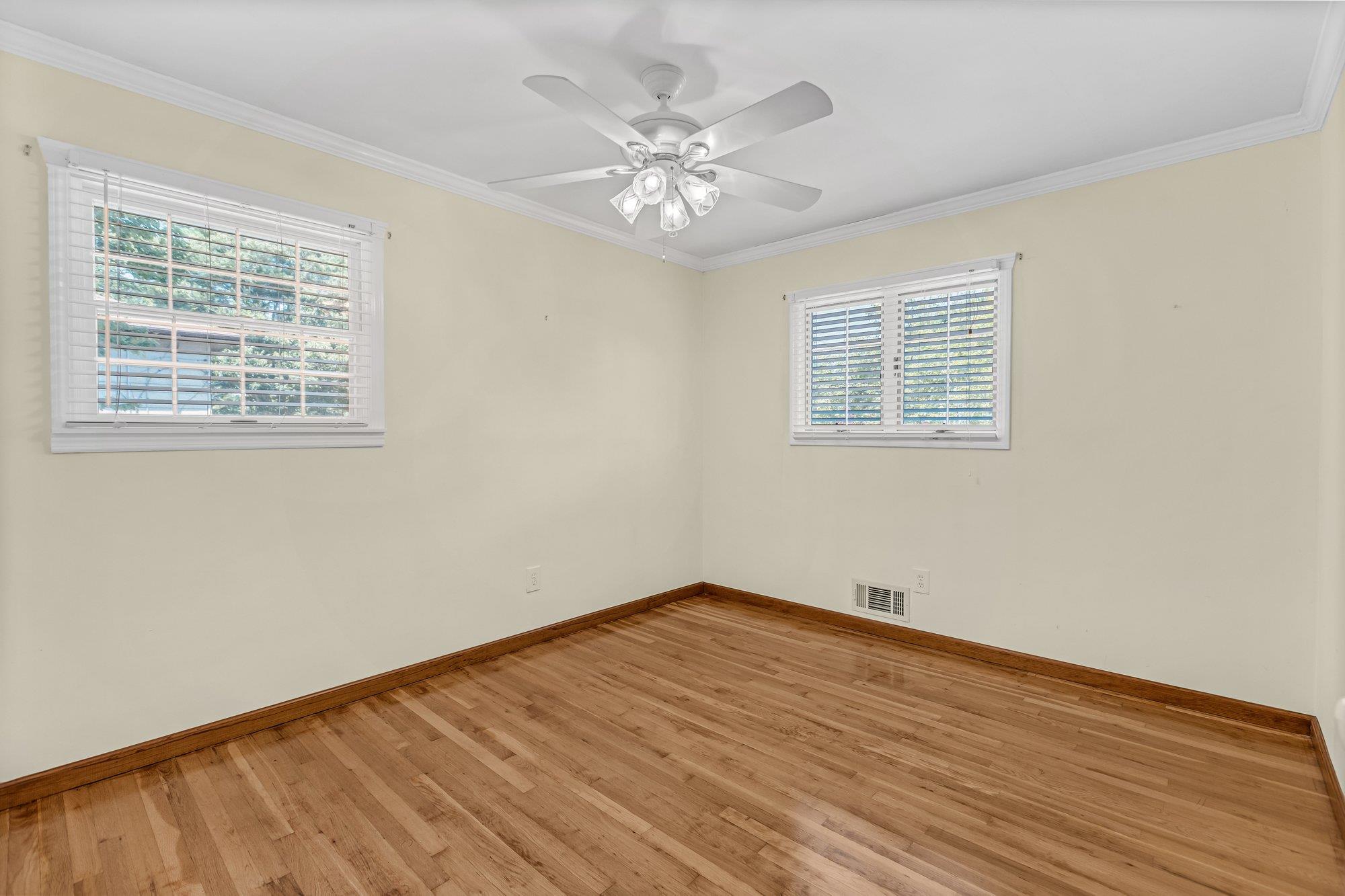 #12 photo, 118 Yale Avenue, Oakdale , NY 11769