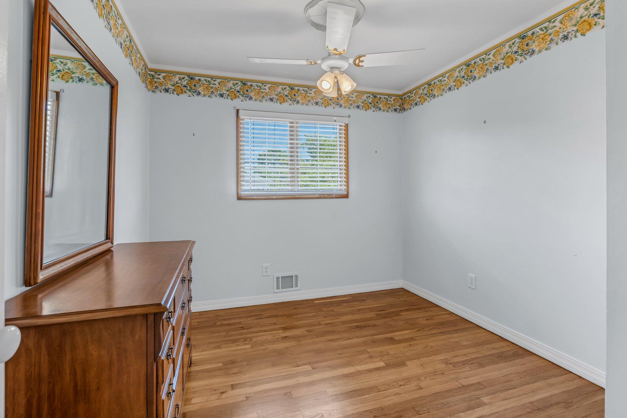 #13 photo, 118 Yale Avenue, Oakdale , NY 11769