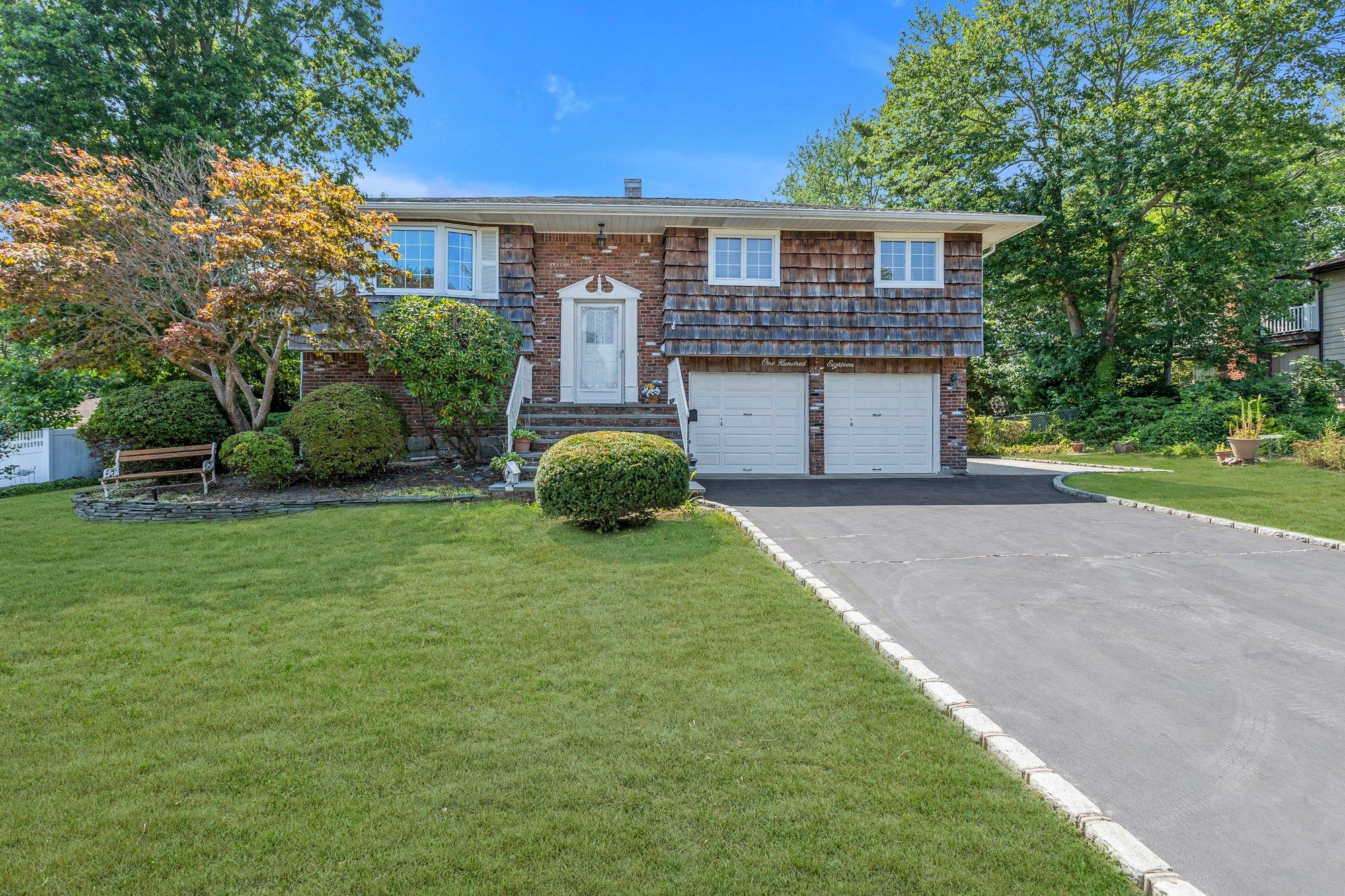 #2 photo, 118 Yale Avenue, Oakdale , NY 11769