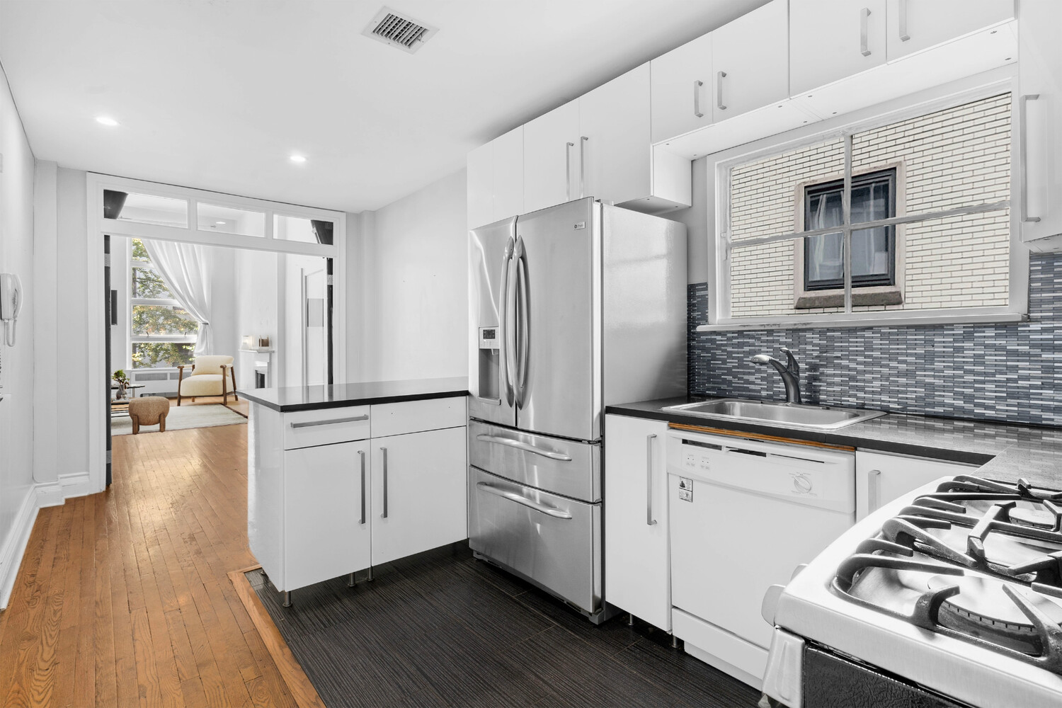 #8 photo, 33 W 9TH Street, マンハッタン Greenwich Village , NY 10011