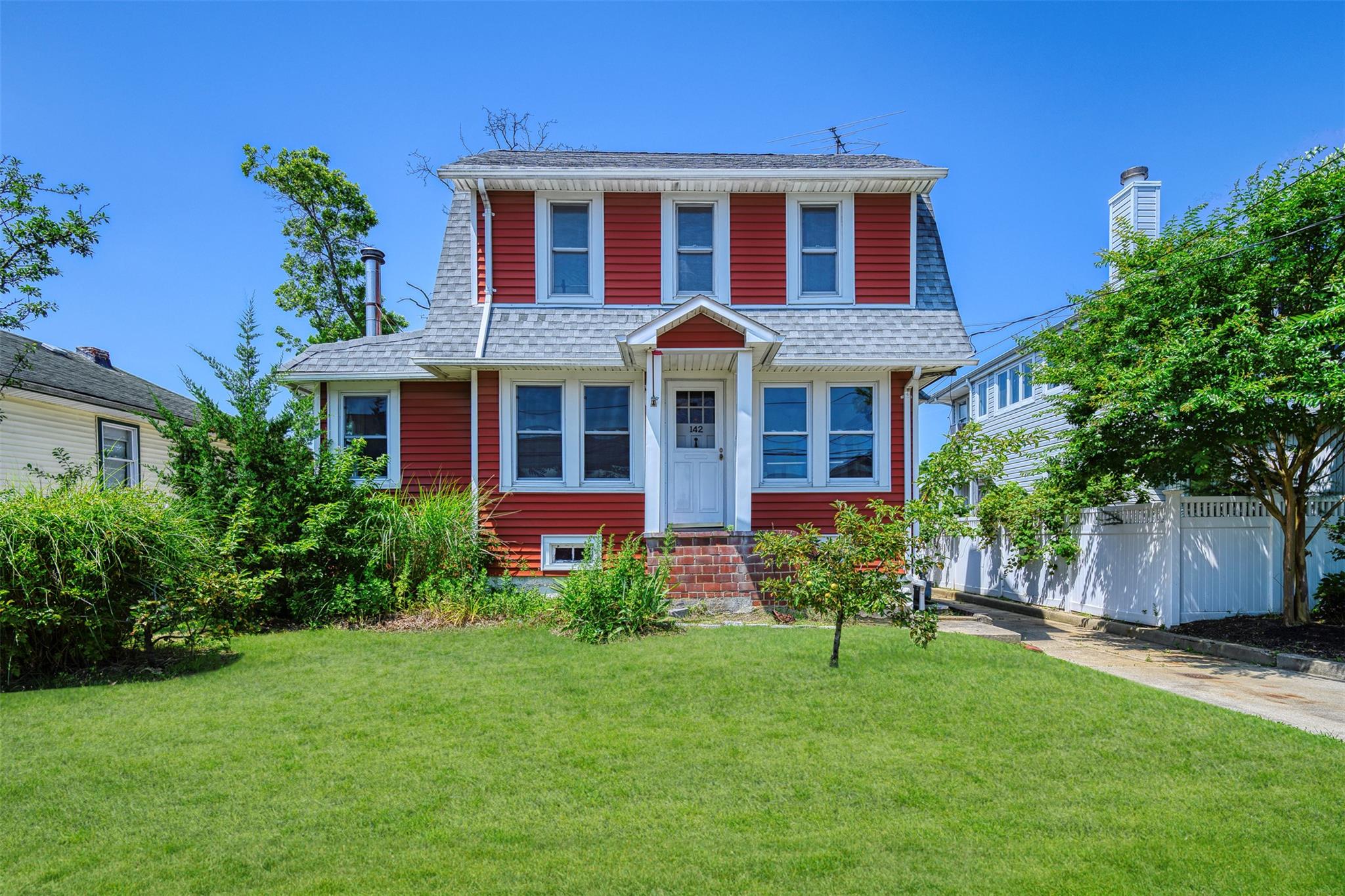 #1 photo, 142 Gordon Place, Freeport , NY 11520