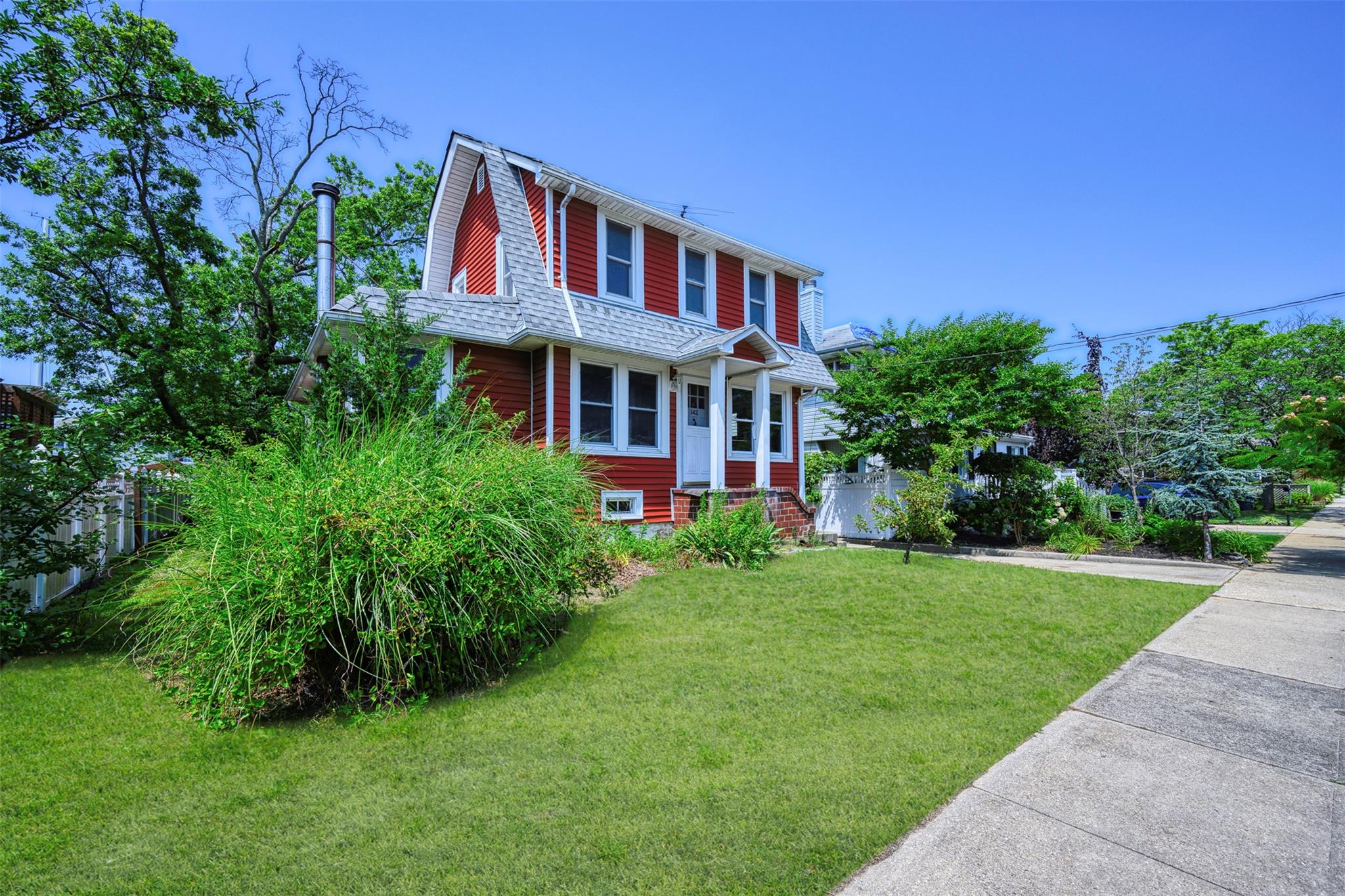 #3 photo, 142 Gordon Place, Freeport , NY 11520