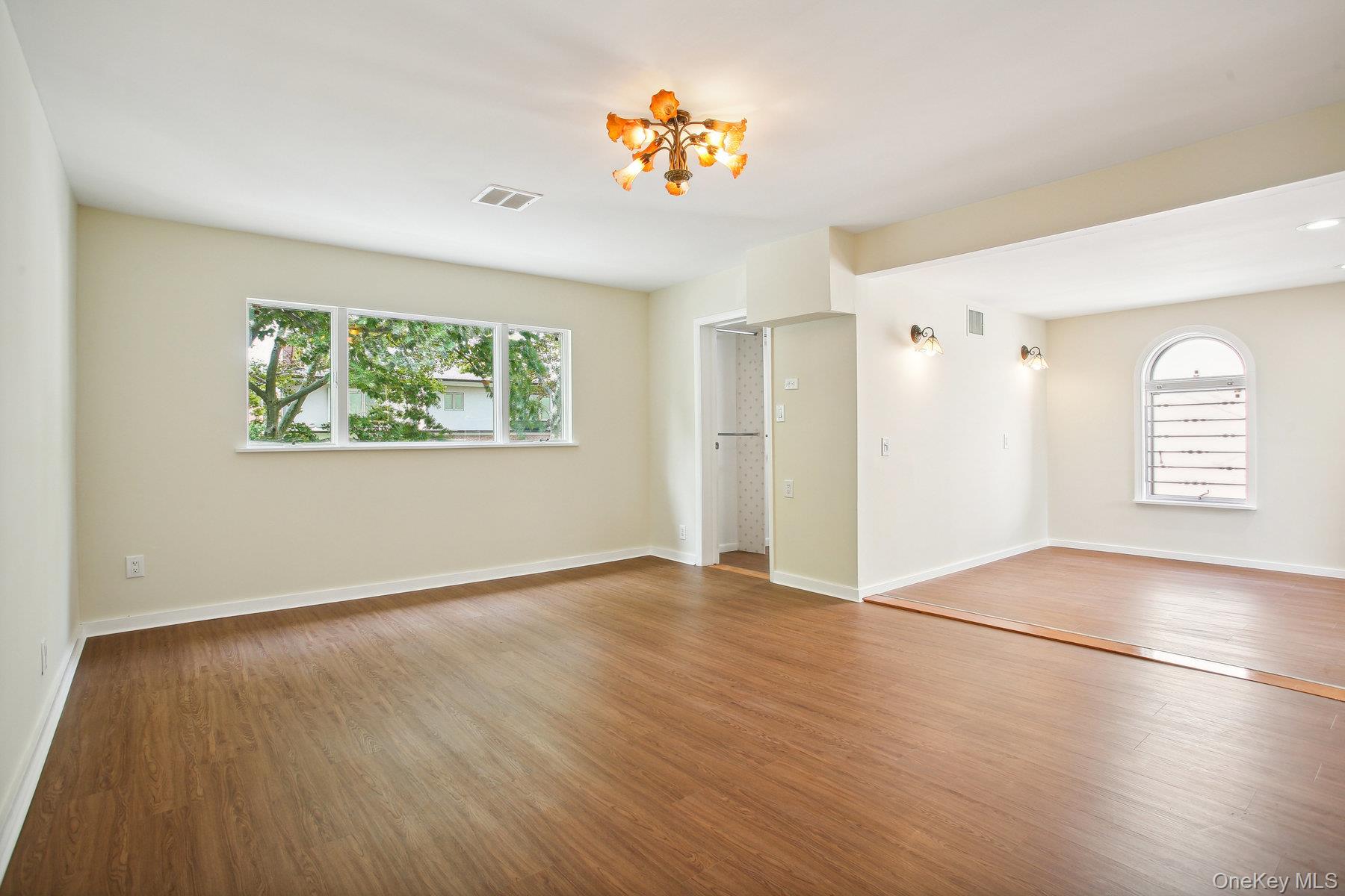 #11 photo, 82-43 213th Street, クイーンズ区 Hollis Hills , NY 11427