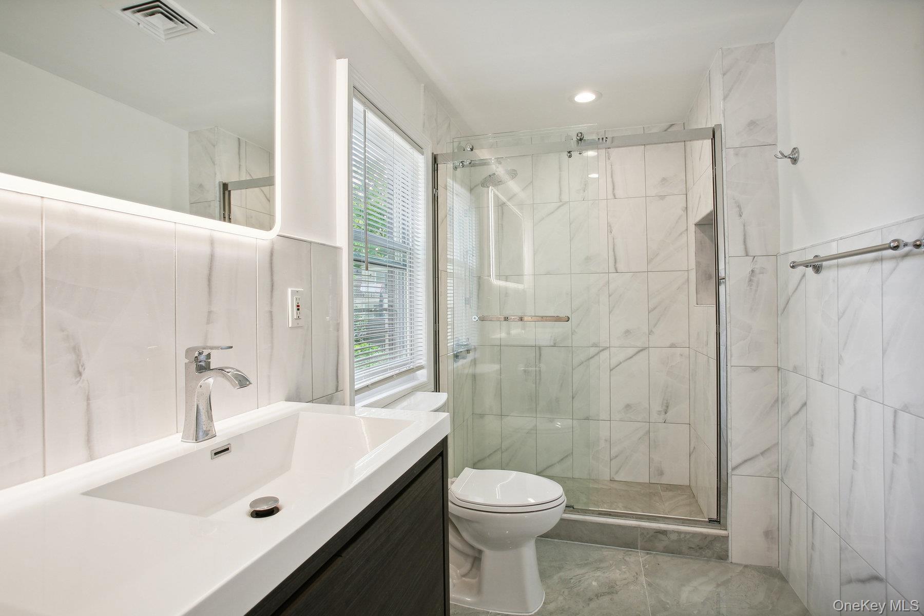 #15 photo, 82-43 213th Street, クイーンズ区 Hollis Hills , NY 11427