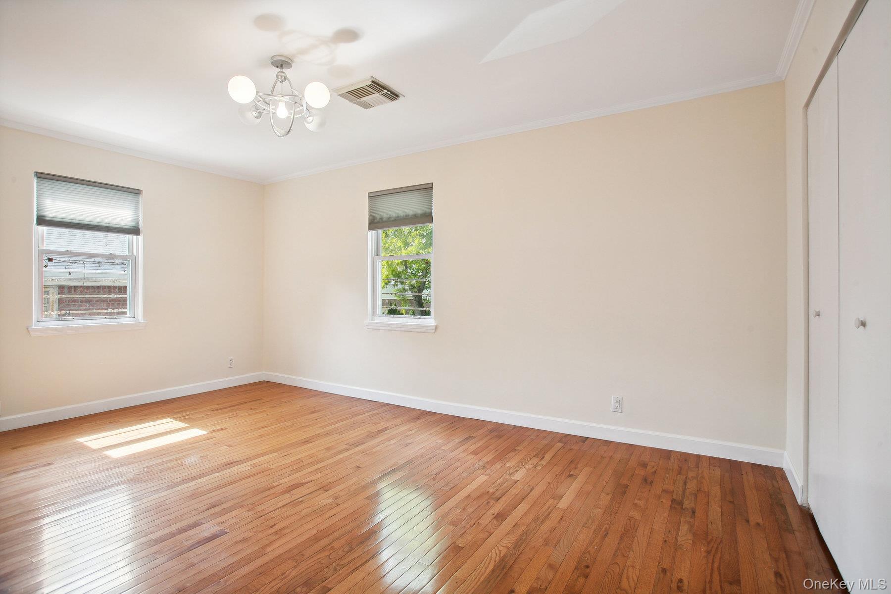 #17 photo, 82-43 213th Street, クイーンズ区 Hollis Hills , NY 11427