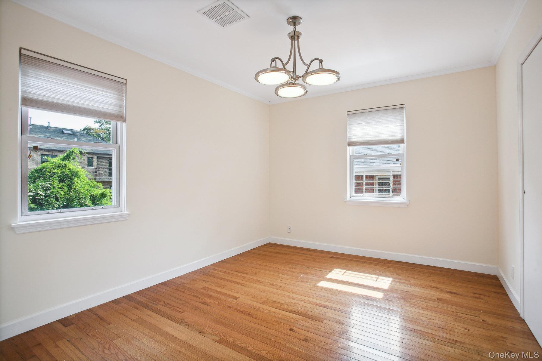 #18 photo, 82-43 213th Street, クイーンズ区 Hollis Hills , NY 11427