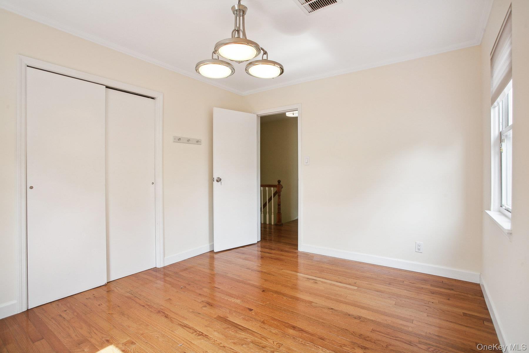 #19 photo, 82-43 213th Street, クイーンズ区 Hollis Hills , NY 11427