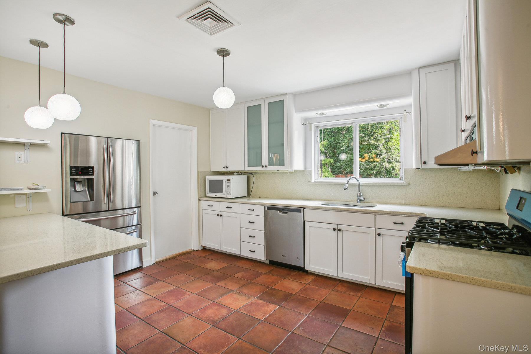 #8 photo, 82-43 213th Street, クイーンズ区 Hollis Hills , NY 11427