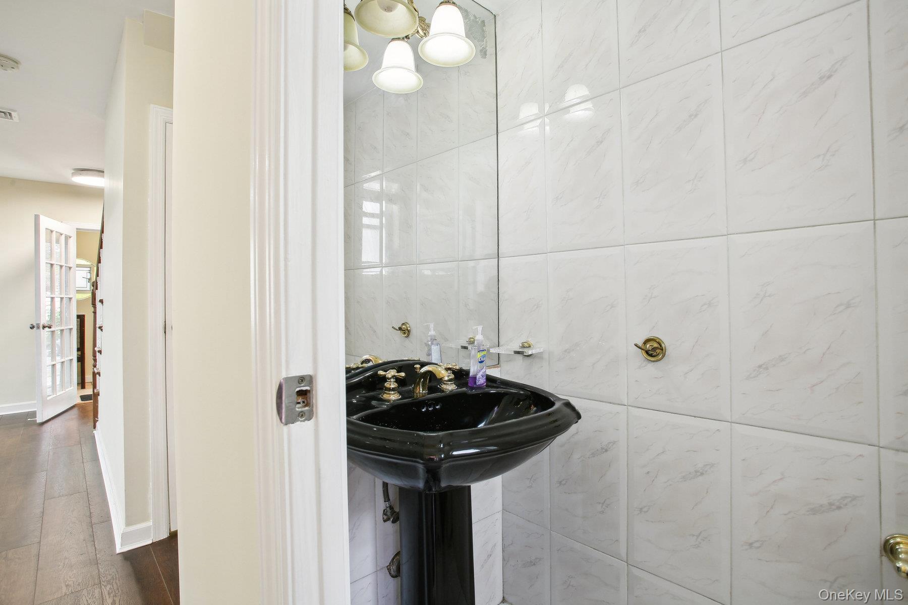 #9 photo, 82-43 213th Street, クイーンズ区 Hollis Hills , NY 11427