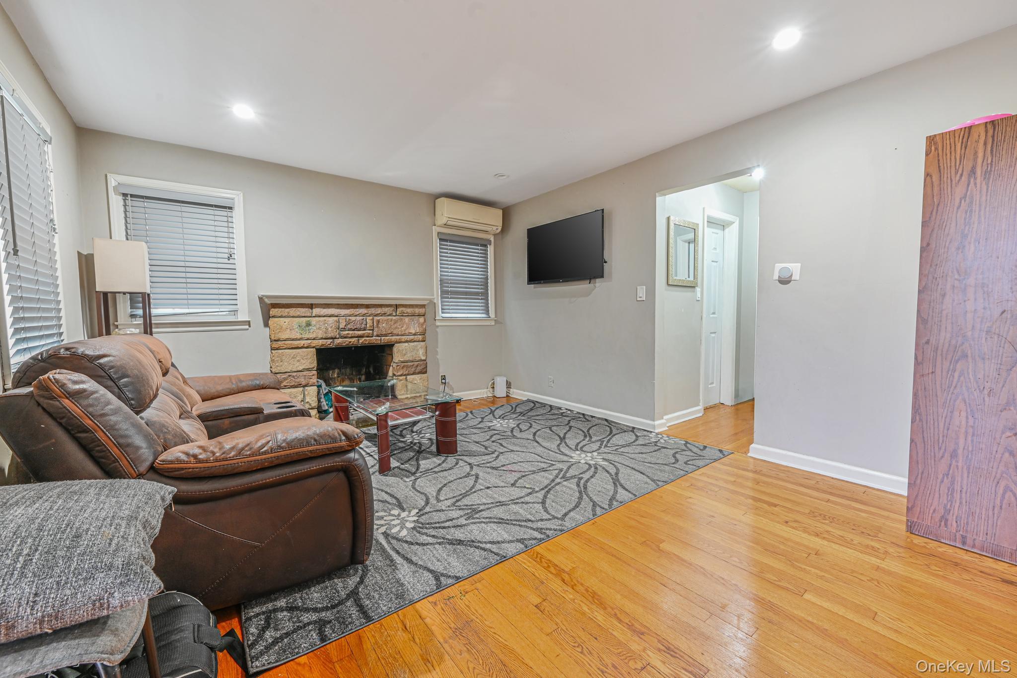 #6 photo, 216 Home Street, Valley Stream , NY 11580