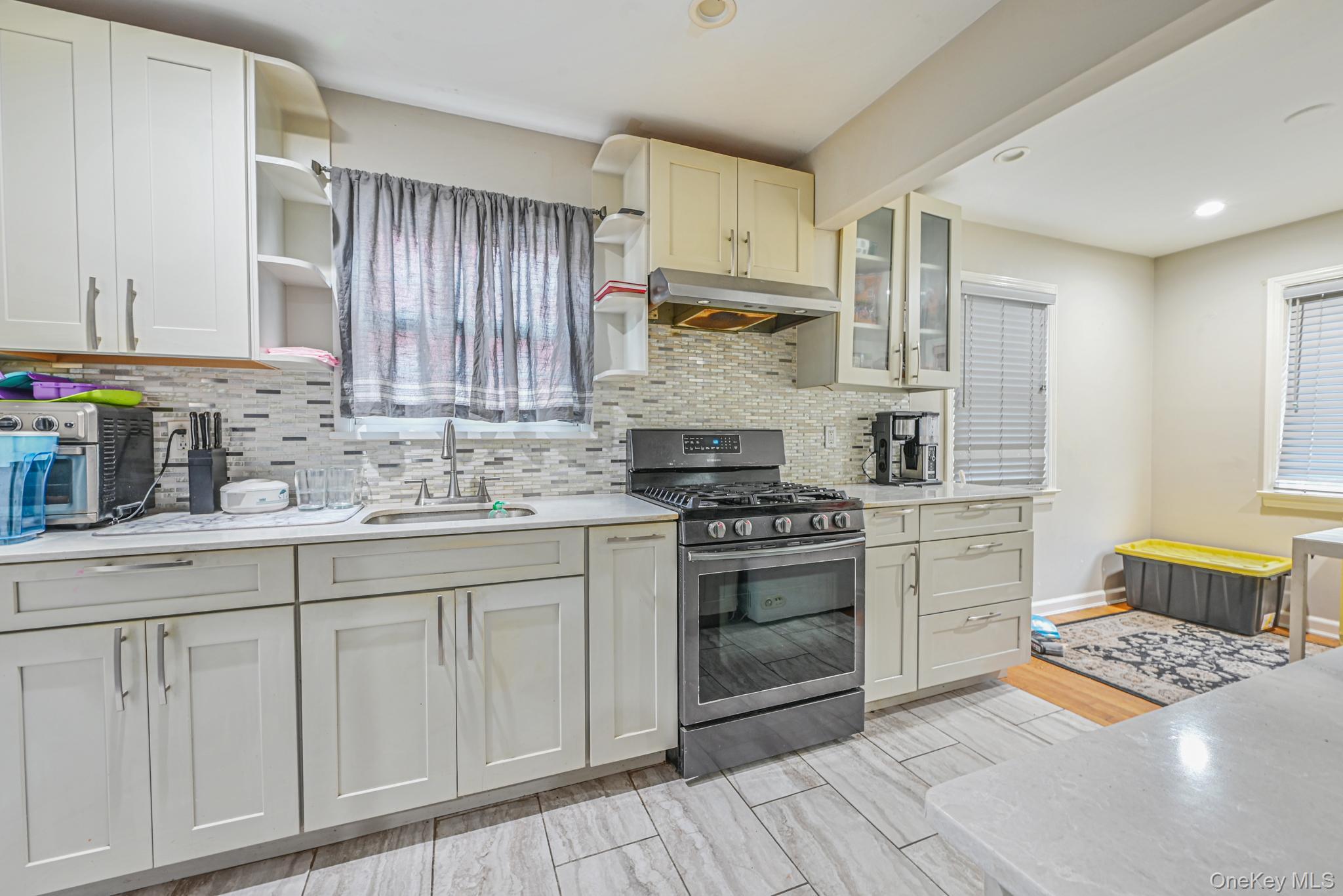 #8 photo, 216 Home Street, Valley Stream , NY 11580