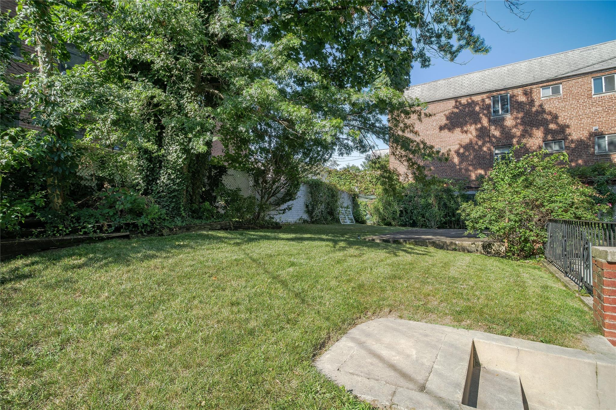 #13 photo, 19511 Woodhull Avenue, クイーンズ区 Hollis , NY 11423