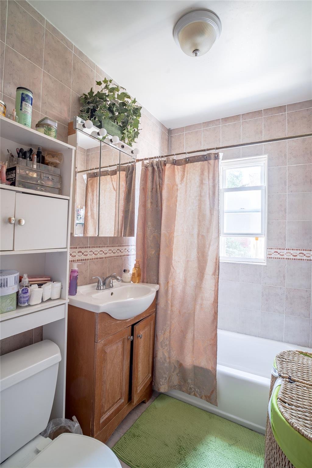 #4 photo, 19511 Woodhull Avenue, クイーンズ区 Hollis , NY 11423