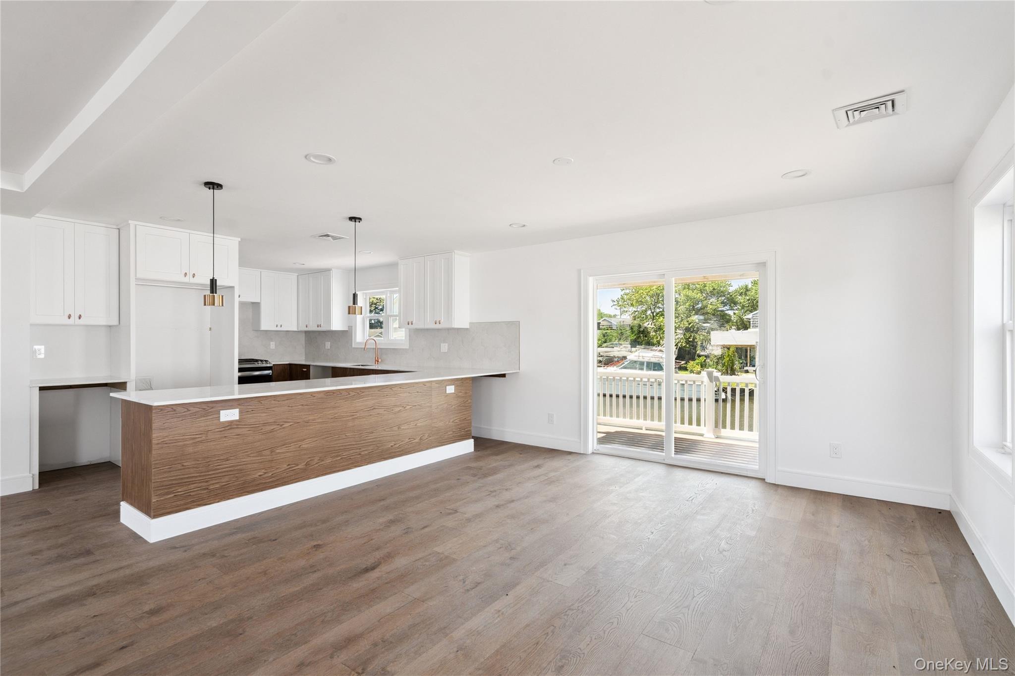 #10 photo, 771 S 9th Street, サフォーク郡 Lindenhurst , NY 11757