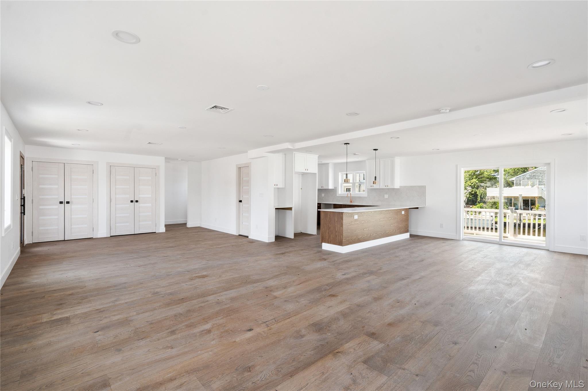 #13 photo, 771 S 9th Street, サフォーク郡 Lindenhurst , NY 11757