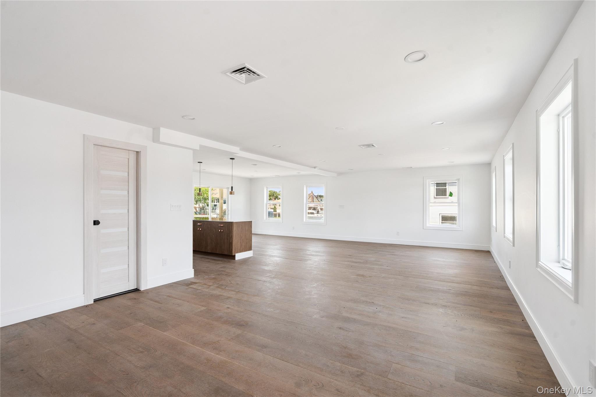 #15 photo, 771 S 9th Street, サフォーク郡 Lindenhurst , NY 11757