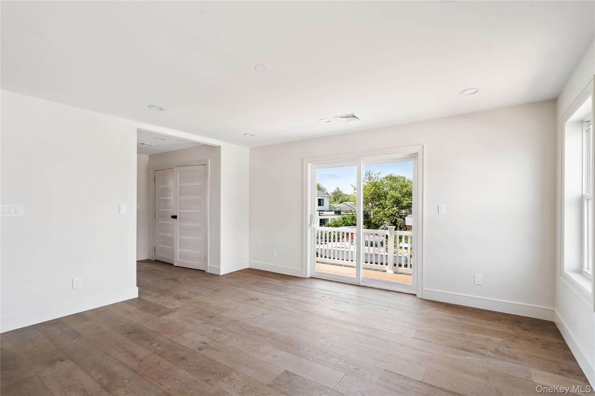 #18 photo, 771 S 9th Street, サフォーク郡 Lindenhurst , NY 11757