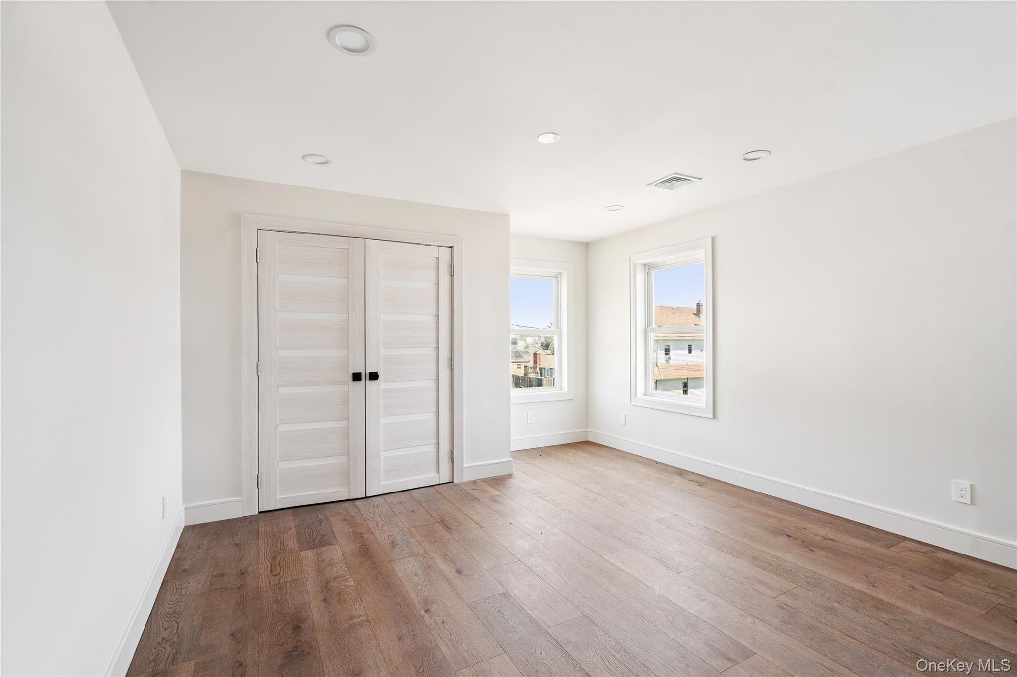 #19 photo, 771 S 9th Street, サフォーク郡 Lindenhurst , NY 11757