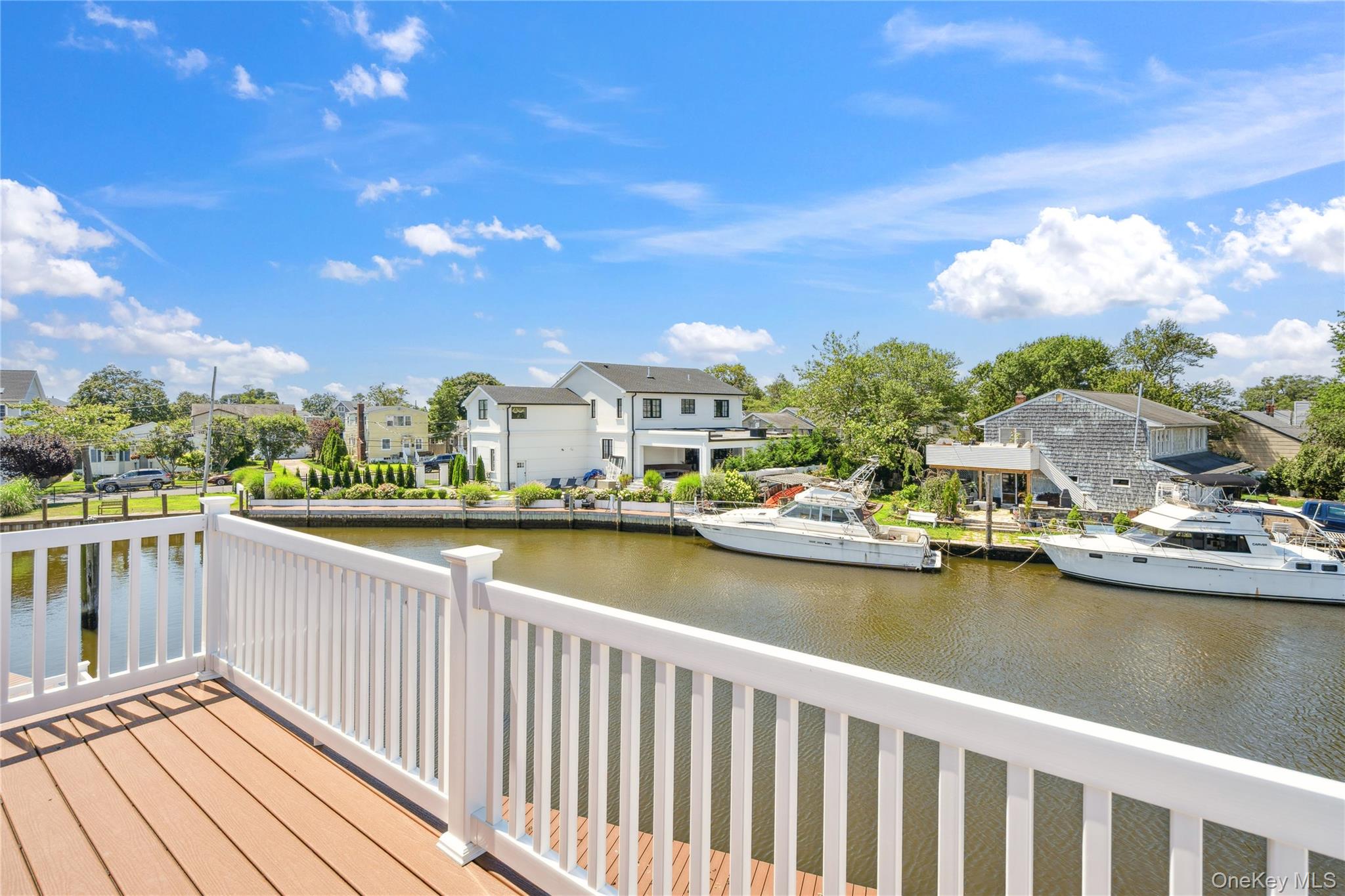 #20 photo, 771 S 9th Street, サフォーク郡 Lindenhurst , NY 11757