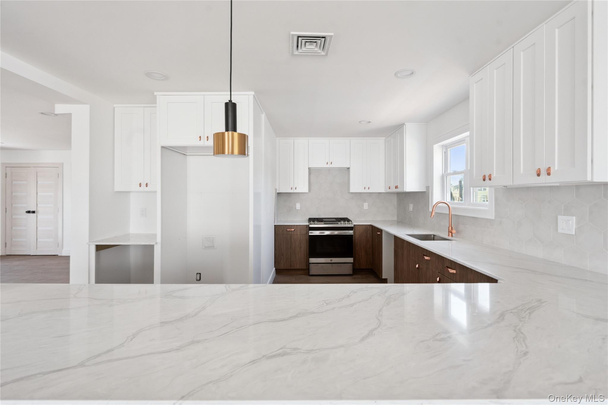 #8 photo, 771 S 9th Street, サフォーク郡 Lindenhurst , NY 11757