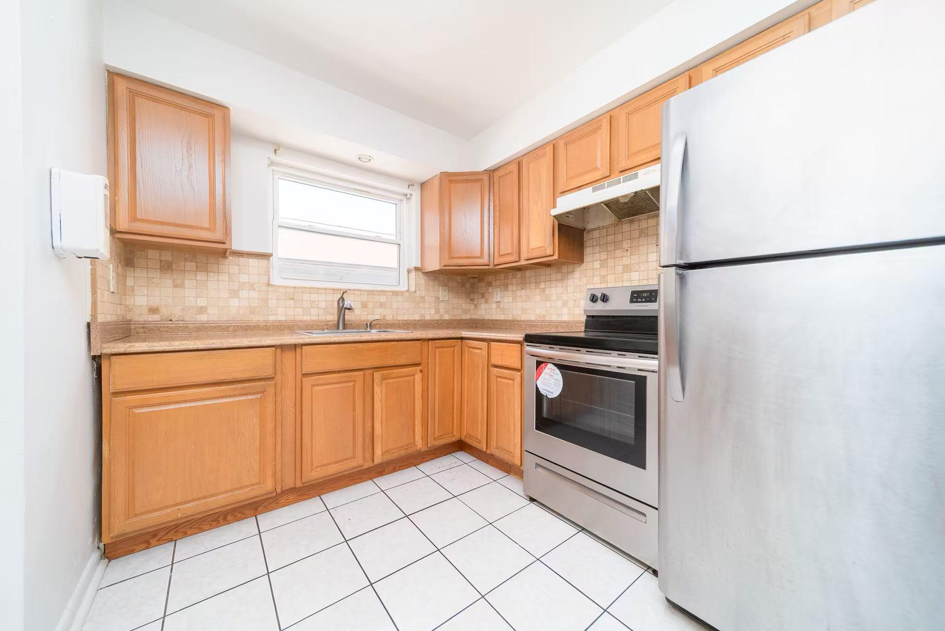 #13 photo, 536 Throgs Neck Expressway, ブロンクス区 Bronx , NY 10465